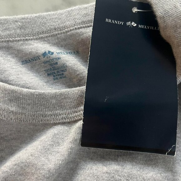 Brandy Melville Women's Grey T-shirt - Picture 3 of 3
